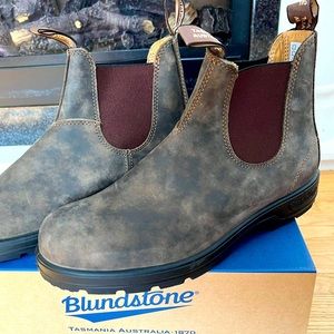 NEW Blundstones Men size 11.5